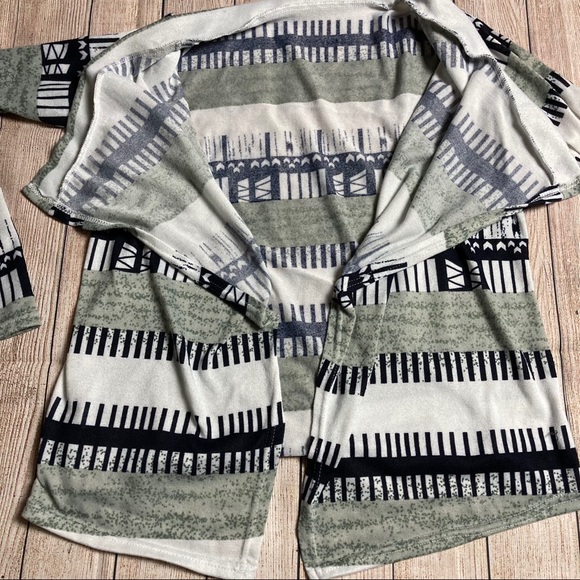 Lightweight Patterned Cardigan - Picture 7 of 12